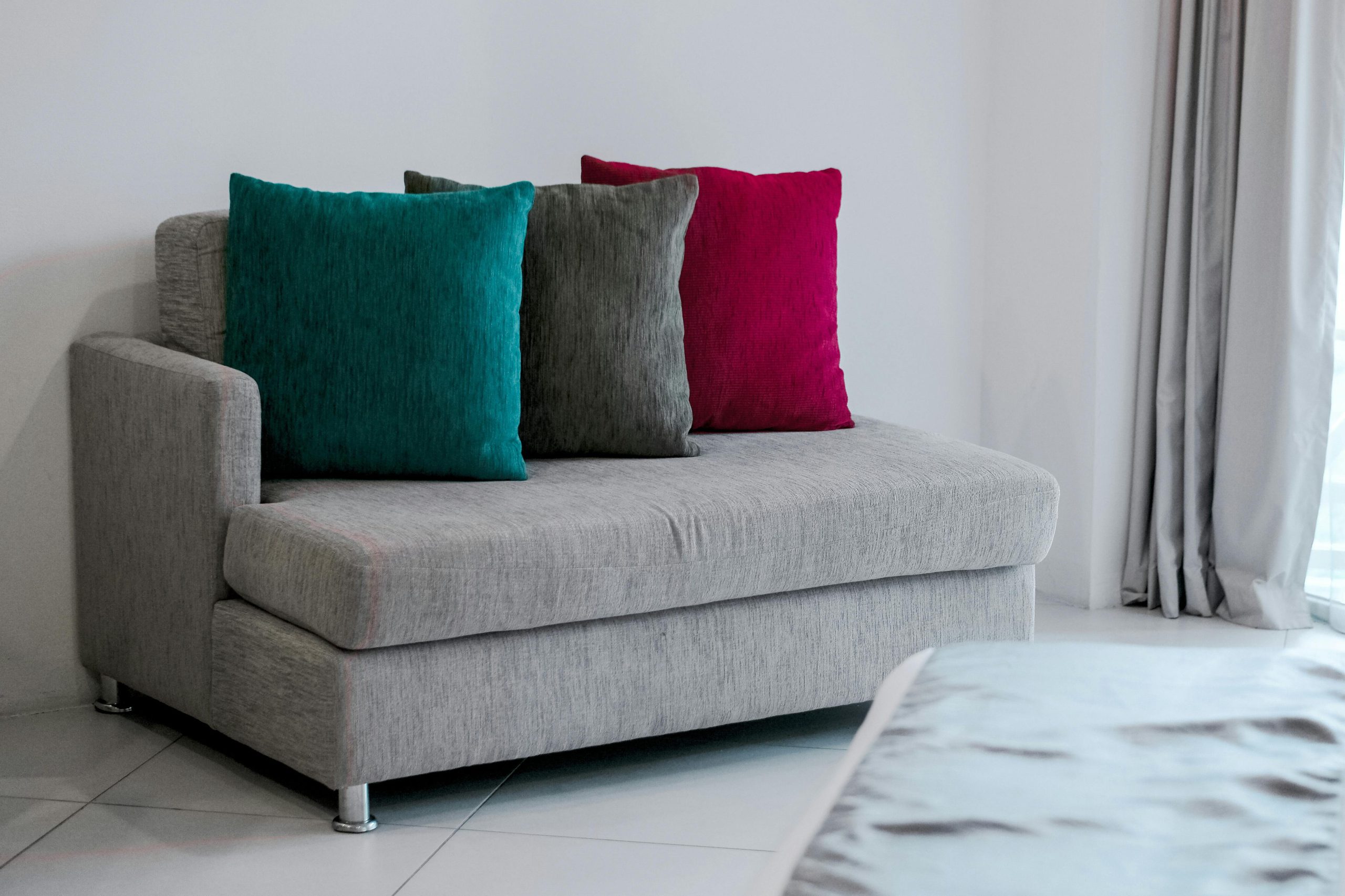 Kenali 7 Jenis Sofa dan Fungsinya untuk Hunian yang Nyaman 3 pexels donaldtong94 133919 edited scaled