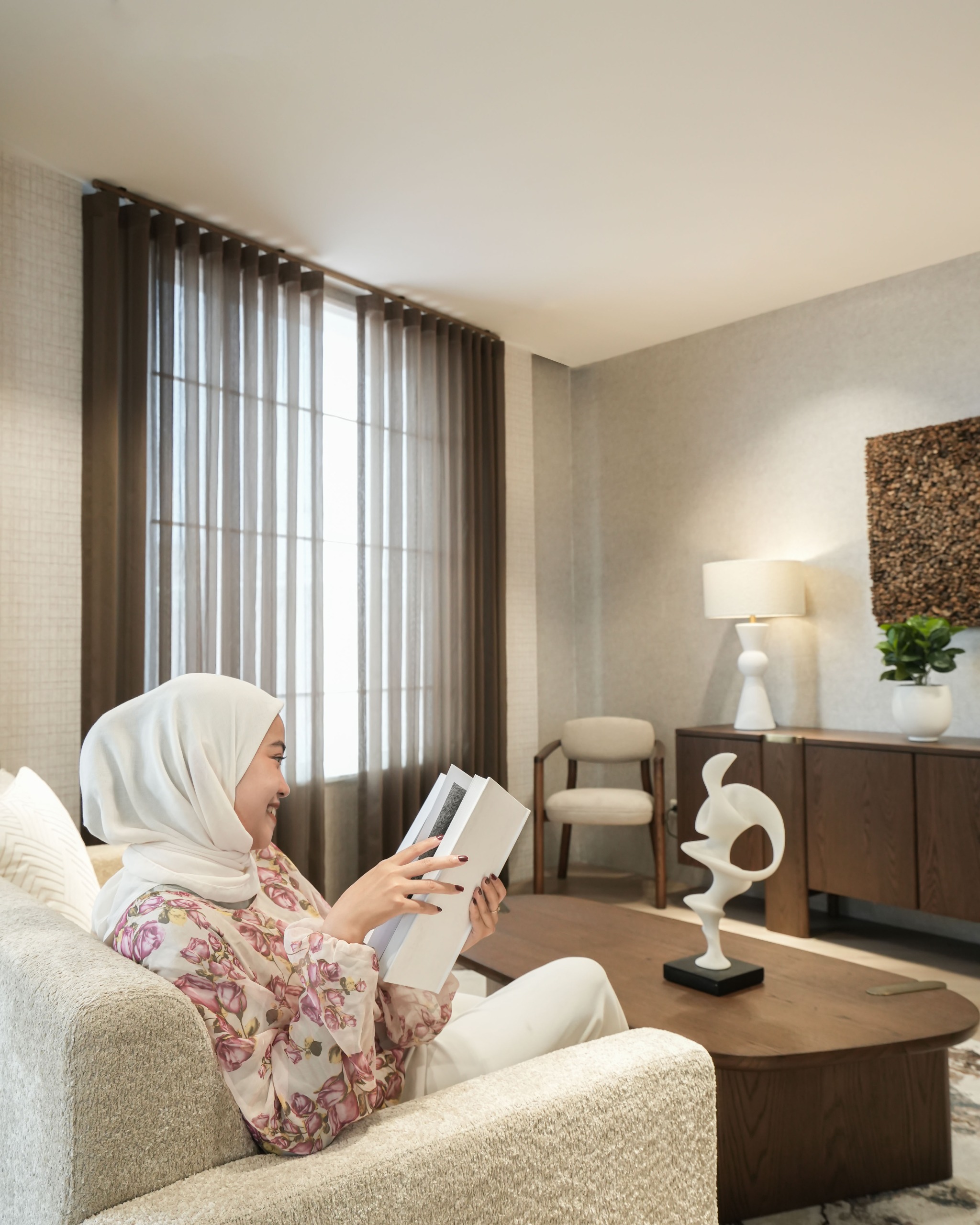 7 Cara Memilih Sofa yang Tepat untuk Hunianmu 7 WhatsApp Image 2025 10 28 at 14.55.04