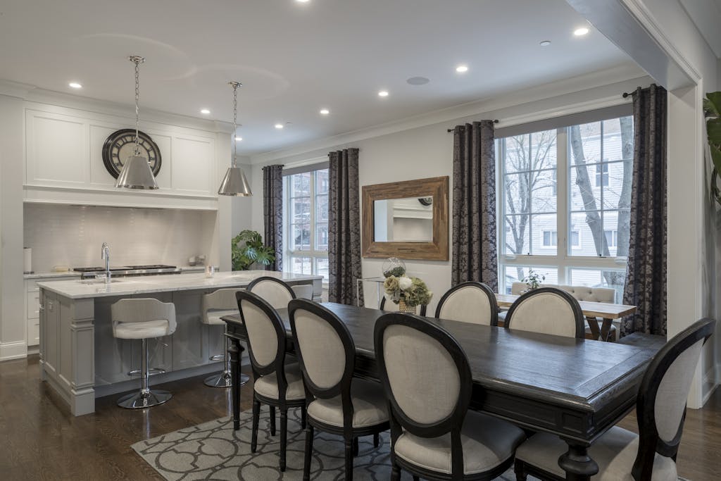 5 Tren Ruang Makan 2026 yang Akan Mengubah Tampilan Rumahmu 6 Stylish and contemporary kitchen and dining area with chic furniture and natural lighting.