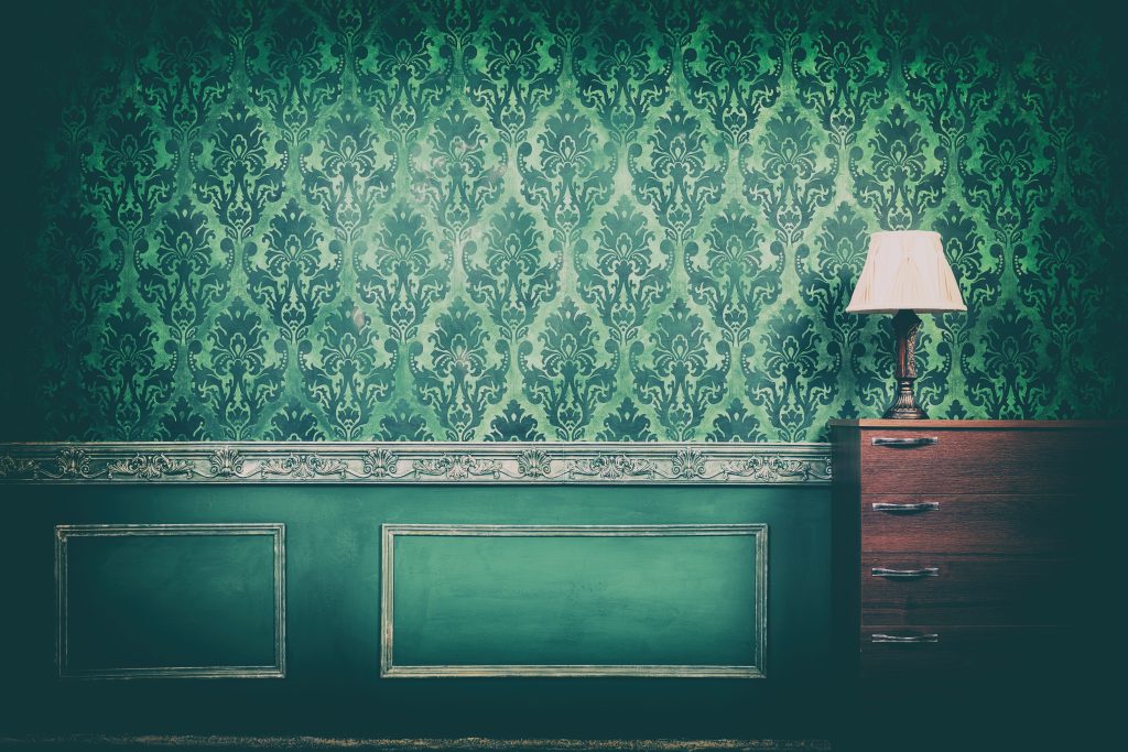 7 Ide Wallpaper Tak Biasa yang Membuat Ruang Terlihat Lebih Dramatis dan Eksklusif 8 vintage room interior old type camera toning rococo style rich interior old home style elegance
