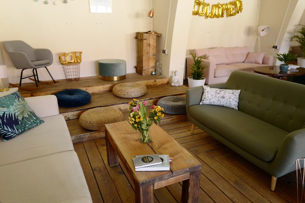 6 Trik Menata Coffee Table agar Terlihat Elegan dan Tidak Berlebihan 2 coffee table